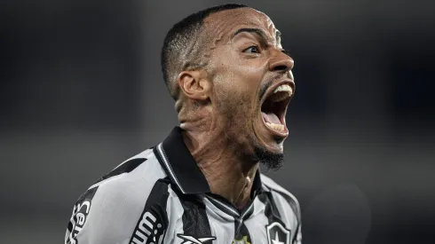 Marlon Freitas jogador do Botafogo durante partida contra o Atletico-MG no estadio Engenhao pelo campeonato Brasileiro A 2025. Foto: Thiago Ribeiro/AGIF