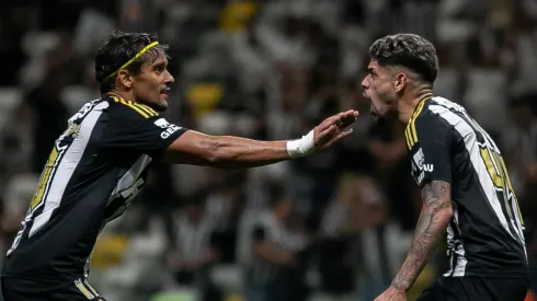 Rubens, ex-Atlético-MG (à direita), está no radar do Corinthians para 2026