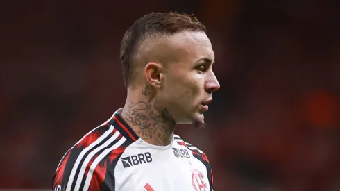 Everton Cebolinha jogador do Flamengo durante partida contra o Internacional no estadio Beira-Rio pelo campeonato Copa Libertadores 2025. Foto: Maxi Franzoi/AGIF