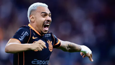 Matheuzinho volta a provocar o Palmeiras após temporada dos sonhos do Corinthians: