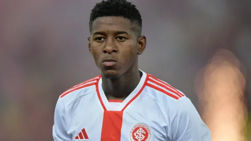 Vitão é alvo do Cruzeiro para 2026 – Foto: Thiago Ribeiro/AGIF