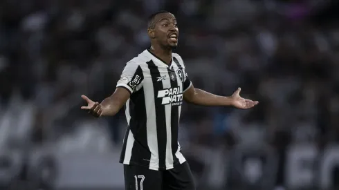 Marlon Freitas em ação pelo Botafogo