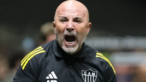 Jorge Sampaoli, técnico do Atlético-MG durante partida contra o Cruzeiro no estadio Arena MRV pelo campeonato Brasileiro A 2025. Foto: Gilson Lobo/AGIF