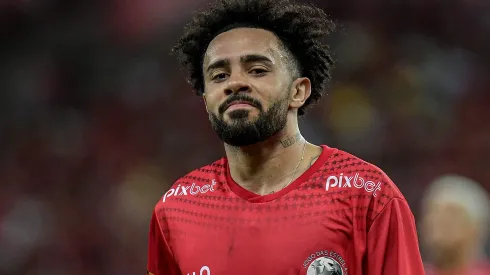 Santos aposta na permanência de Neymar para acertar contratação de Claudinho, do Al-Sadd – Foto: Thiago Ribeiro/AGIF.