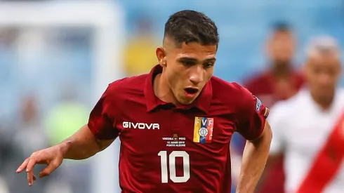 Savarino, meia-atacante venezuelano do Botafogo – Foto: Lucas Uebel/Getty Images