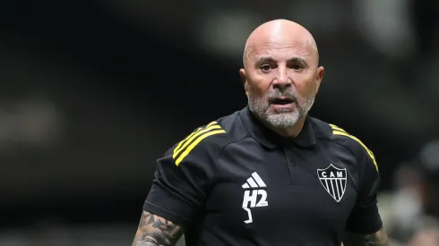Sampaoli decide continuar com o atacante no elenco