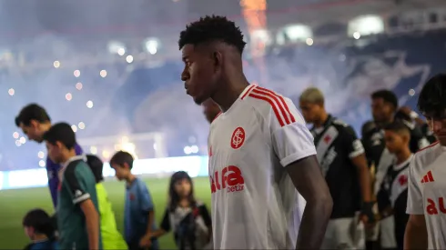 Vitão, zagueiro do Inter em partida pelo campeonato brasileiro (Foto: Ricardo Duarte / Internacional)