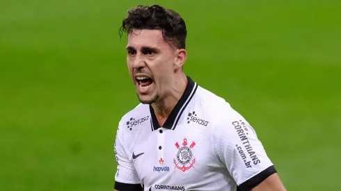 Danilo Avelar atuando como jogador do Corinthians. Foto: Marcello Zambrana/AGIF