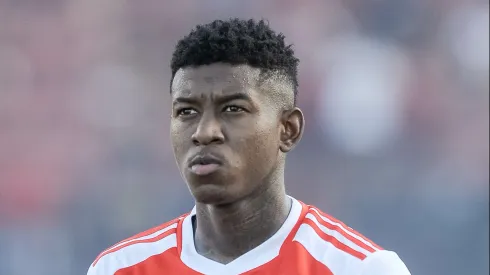 Vitão jogador do Internacional durante partida contra o Vitória no estádio Barradão pelo campeonato Brasileiro A 2024.