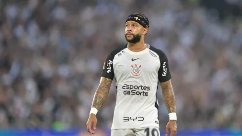 RJ – RIO DE JANEIRO – 21/12/2025 – COPA DO BRASIL 2025, VASCO X CORINTHIANS – Memphis Depay jogador do Corinthians durante partida contra o Vasco no estadio Maracana pelo campeonato Copa Do Brasil 2025. Foto: Thiago Ribeiro/AGIF