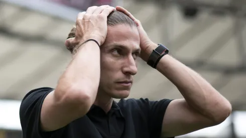 Filipe Luís tem renovação oficializada.