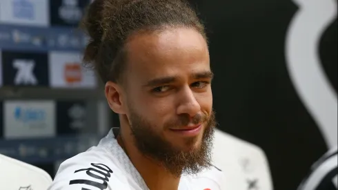 Billal Brahimi deve sair do Santos.