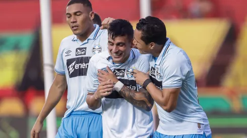 PE – RECIFE – 07/12/2025 – BRASILEIRO A 2025, SPORT X GREMIO – Cristaldo jogador do Gremio comemora seu gol durante partida contra o Sport no estadio Ilha do Retiro pelo campeonato Brasileiro A 2025. Foto: Rafael Vieira/AGIF