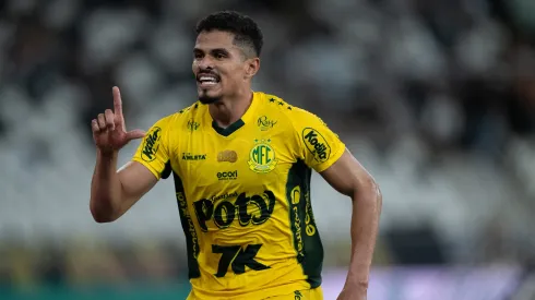 RJ – RIO DE JANEIRO – 17/09/2025 – BRASILEIRO A 2025, BOTAFOGO X MIRASSOL – Lucas Ramon jogador do Mirassol comemora seu gol durante partida contra o Botafogo no estadio Engenhao pelo campeonato Brasileiro A 2025. Foto: Jorge Rodrigues/AGIF