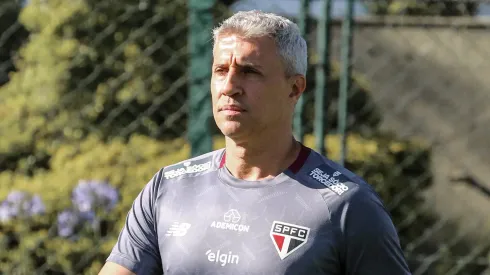 Crespo não quis saber de ficar com o senegalês Iba Ly no elenco