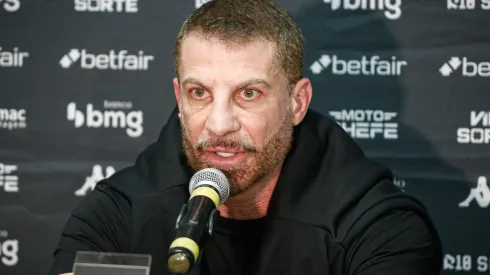 Presidente monitora o mercado – Foto: Matheus Lima/Vasco.