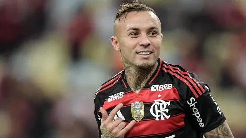 Everton Cebolinha pode entrar no acordo por Kaio Jorge.