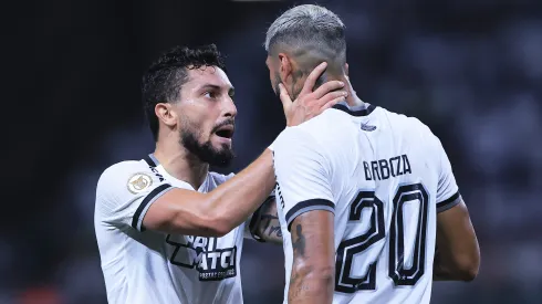 Alex Telles jogador do Botafogo durante partida contra o Palmeiras no estadio Arena Allianz Parque pelo campeonato Brasileiro A 2024. Foto: Ettore Chiereguini/AGIF