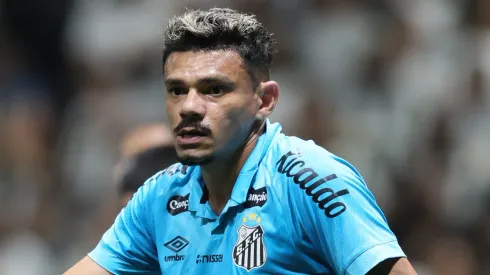 Tiquinho Soares, atacante do Santos