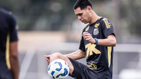 Caballero não empolgou a comissão técnica de Vojvoda e está buscando novos ares para 2026 – Foto: Raul Baretta/Santos FC