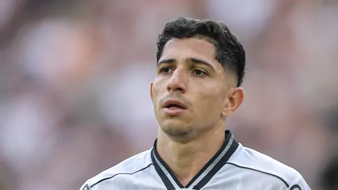 Savarino em campo com a camisa do Botafogo.