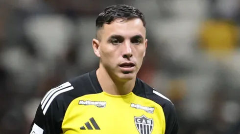 Renzo Saravia, do Atlético-MG, foi oferecido ao Corinthians no mercado brasileiro