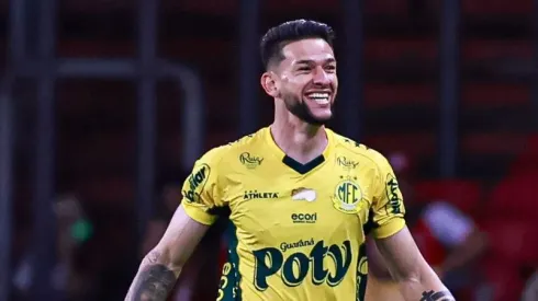 Jemmes jogador do Mirassol comemora seu gol durante partida contra o Internacional. Foto: Maxi Franzoi/AGIF