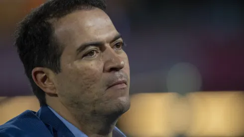 Marcelo Paz vai definir se o lateral vai para o Corinthians.