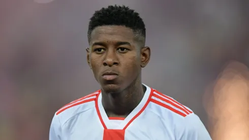 Vitão é oficialmente do Flamengo. Foto: Thiago Ribeiro/AGIF