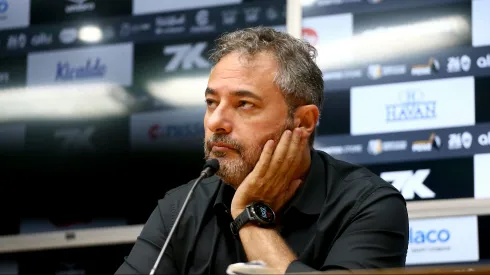 Mattos em coletiva pelo Santos