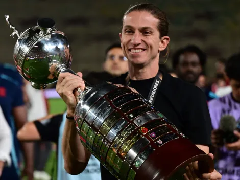 Filipe Luís se aproxima de Abel em ranking de títulos