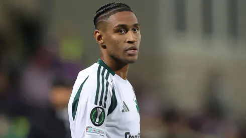 Tetê já tem salários e contrato acertados com Grêmio, mas clube grego dificulta a negociação