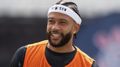 Memphis Depay continua chamando a atenção dentro e fora de campo
