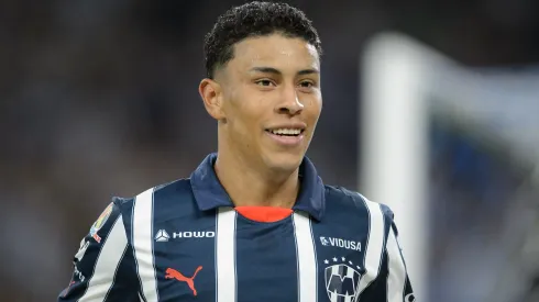 Johan Rojas se destaca por ser um quebrador de linhas e criar muitas chances de gol