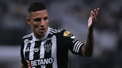 Guilherme Arana em campo pelo Galo. Foto: Ettore Chiereguini/AGIF