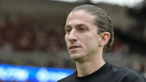 Filipe Luís renovou com o Flamengo até 2027.