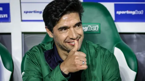 Abel Ferreira, técnico do Palmeiras, durante partida contra o Santos no estadio Arena Allianz Parque pelo campeonato Brasileiro A 2025. Foto: Fabio Giannelli/AGIF