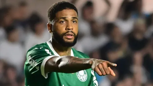 Micael foi escalado como titular do Palmeiras esta noite contra o Vitória