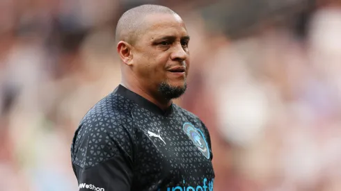Roberto Carlos durante partida partida comemorativa