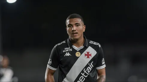Mateus Carvalho jogador do Vasco durante partida contra o Ceara no estadio Sao Januario pelo campeonato Brasileiro A 2025. Foto: Thiago Ribeiro/AGIF
