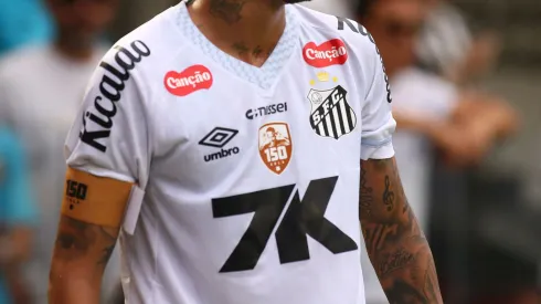 Santos encerra acordo milionário com patrocinadora e abre 2026 em busca de novo parceiro – Foto Mauricio De SouzaAGIF
