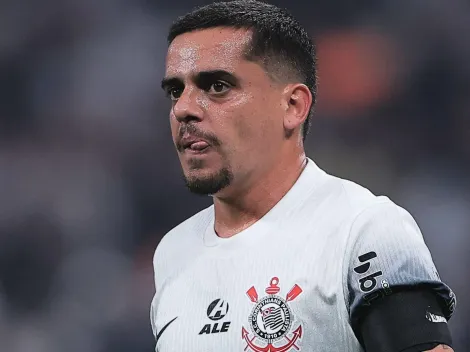 Corinthians negocia rescisão antecipada do lateral Fagner