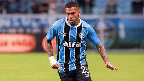 Lucas Esteves não está nos planos do Grêmio para a temporada 2026