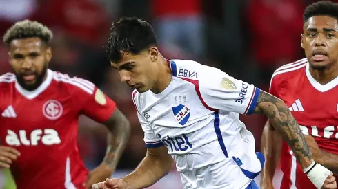 Lucas Villalba do Nacional atuando pela Copa Libertadores. (Photo by Pedro H. Tesch/Getty Images)