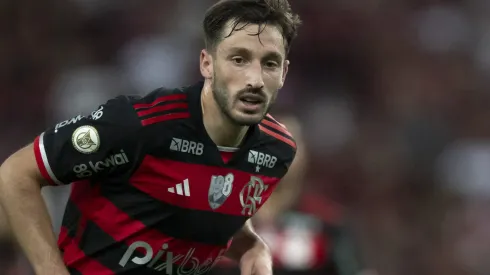 Matías Viña está deixando o Flamengo.