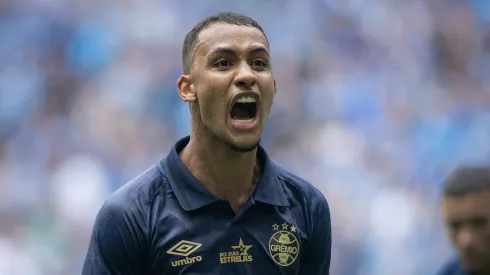 Andre Henrique jogador do Gremio comemora seu gol durante partida contra o Vitoria. Foto: Maxi Franzoi/AGIF