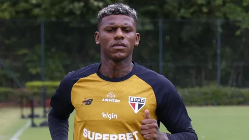 Arboleda voltou aos treinos no São Paulo. Foto: Rubens Chiri/São Paulo FC