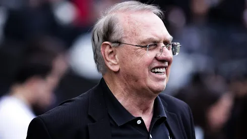 Osmar Stabile presidente do Corinthians durante aquecimento antes da partida contra o Ceará. Foto: Fabio Giannelli/AGIF