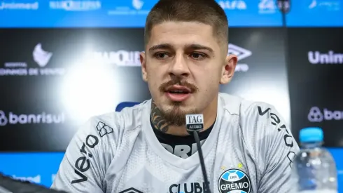 Jorge foi apresentado como novo goleiro do Grêmio. (Foto: Lucas Uebel/Grêmio FBPA)