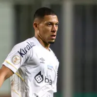 Alex Nascimento tem reviravolta no Santos e ganha força para ser reforço após indefinição de negociação